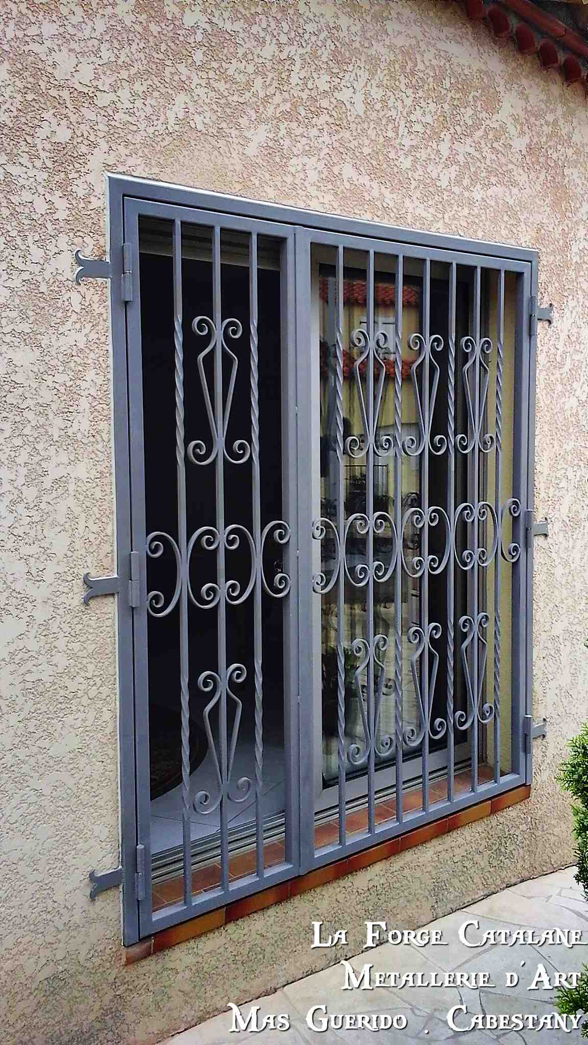 grille articulee 2 vantaux torsades volutes fer Forge Catalane Cabestany.jpg